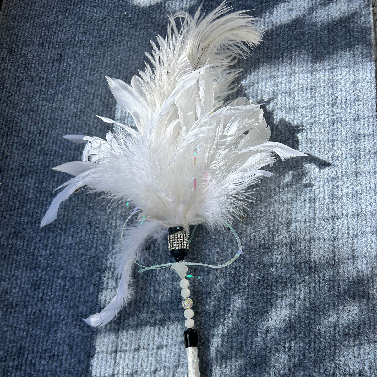 Little Corella Feather Cat Wand - Pritti Kitti Boutique